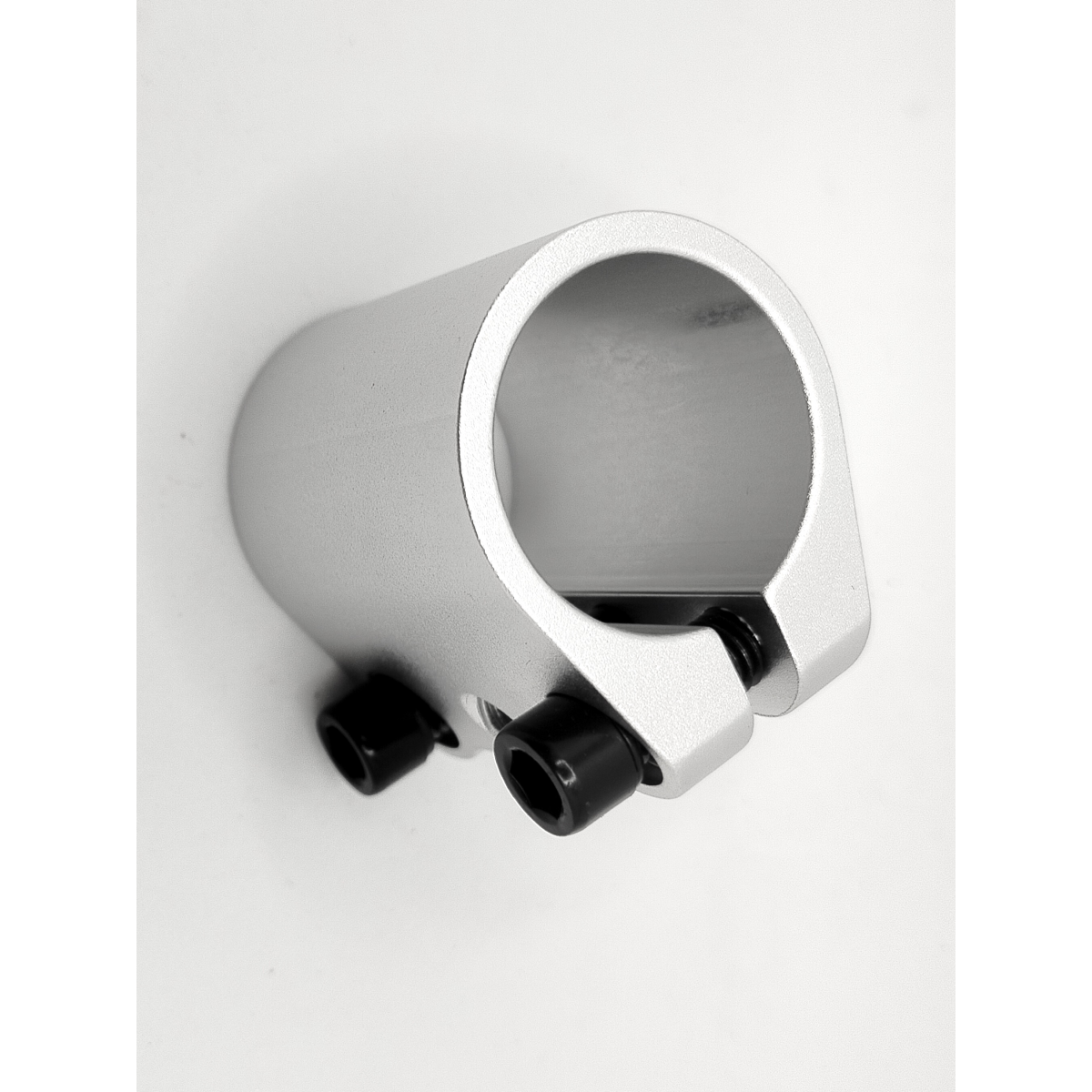 Хомут Fahrenheit 3 болта, IHC 31.8, серебристый (SC2205)