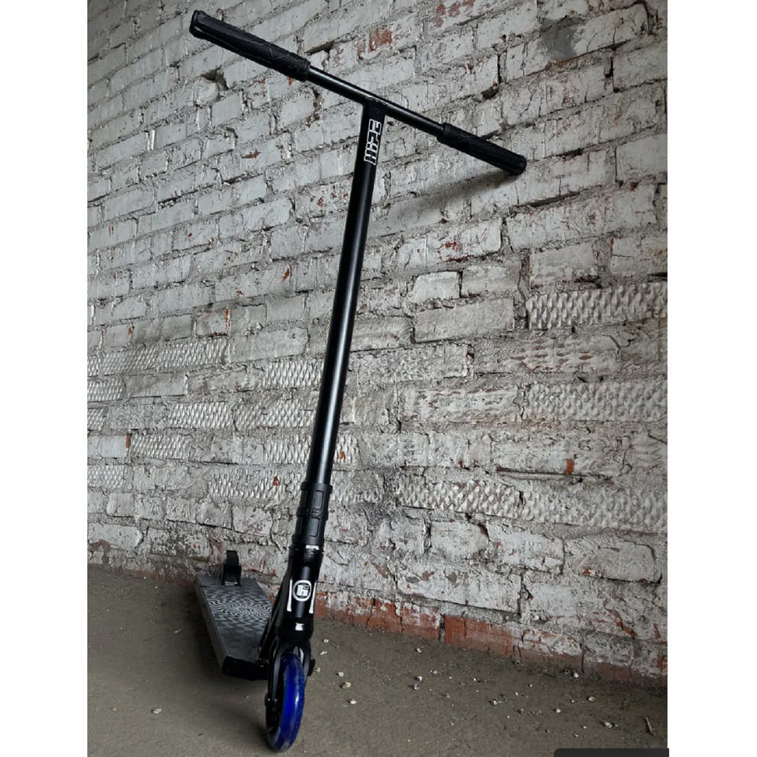 Самокат трюковой HIPE XL RS Neon Flakes черный/синий (820006)