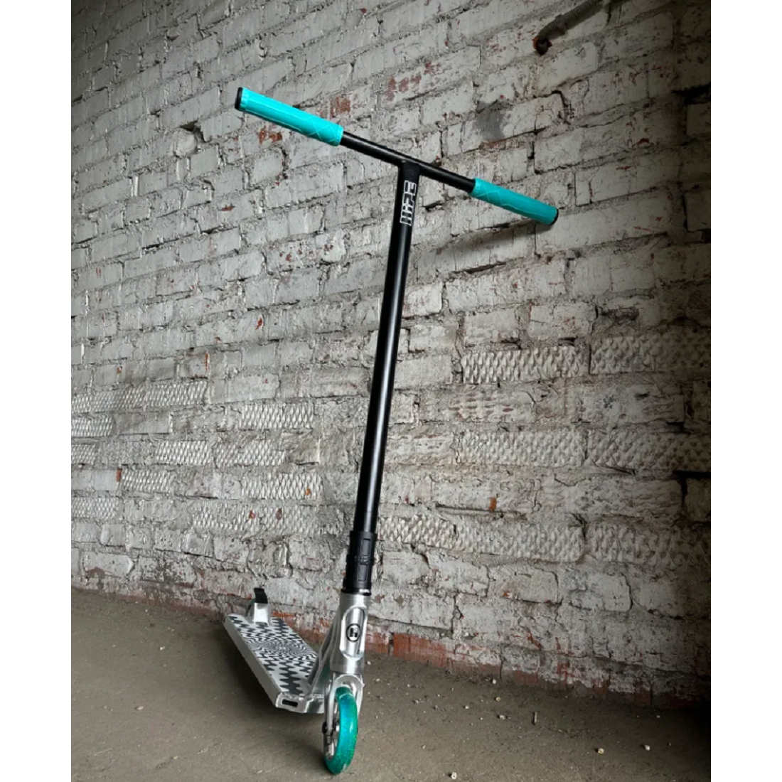 Самокат трюковой HIPE XL Neon Flakes серебро/ментоловый (820007)